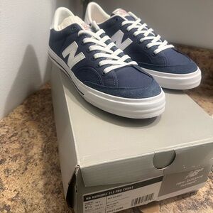 New Balance Men's Navy Canvas Sneakers - Classic Court Style size 9.5